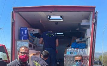 Διανομή ειδών πρώτης ανάγκης από το Δήμο Αμαρουσίου στους πυροσβέστες κι εθελοντές της Βαρυμπόμπης