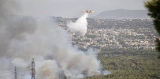 Μεγάλη φωτιά αυτή τη στιγμή σε δασική έκταση στη Βαρυμπόμπη -Κλείνει η Εθνική Οδός Αθηνών- Λαμίας