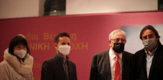 Ο Δήμαρχος Αμαρουσίου Θ. Αμπατζόγλου εγκαινίασε την έκθεση «Βυρωνική Εποχή» της εικαστικού Λυδίας Βενιέρη Ο Δήμαρχος Αμαρουσίου Θ. Αμπατζόγλου εγκαινίασε την έκθεση «Βυρωνική Εποχή» της εικαστικού Λυδίας Βενιέρη