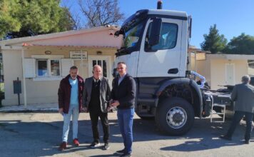 Με ένα νέο σύγχρονο ελκυστήρα Mercedes 4X4 εμπλουτίστηκε ο στόλος οχημάτων του Δήμου Διονύσου