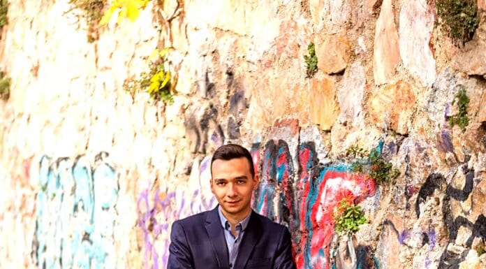 Χ. Καρανάσος: “Άσπρη μέρα… μαύρη νύχτα”