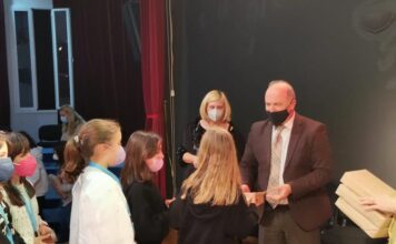 Μουσική Σχολή & Χορωδία Δήμου Διονύσου: Παρουσία του Δημάρχου Γ.Καλαφατέλη η κοπή της Πρωτοχρονιάτικης πίτας