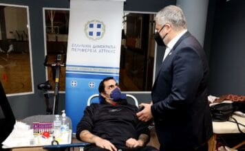Δεκάδες φιάλες αίματος συγκεντρώθηκαν στην εθελοντική αιμοδοσία που διοργάνωσαν η Περιφέρεια Αττικής σε συνεργασία με τον ΙΣΑ και το «Όλοι Μαζί Μπορούμε»