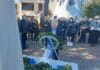 Κατάθεση στεφάνου από τον Πρόεδρο του ΣΠΑΠ Βλάσση Σιώμο στη μνήμη των ηρώων στον εορτασμό της 25ης Μαρτίου στα Μελίσσια.