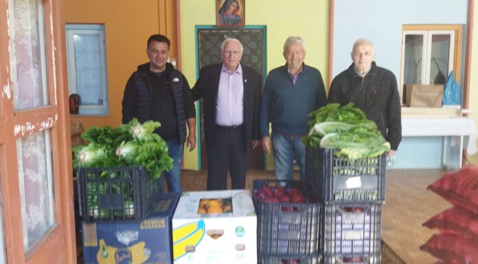 Παράδοση ενός τόνου τροφίμων σε εκκλησίες της Πεύκης από την παράταξη ΔΗΜΙΟΥΡΓΙΑ ΞΑΝΑ