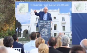 Ο Δήμαρχος Αμαρουσίου Θεόδωρος Αμπατζόγλου στην εκδήλωση για τη συμπλήρωση 100 χρόνων από το θάνατο της Ιφιγένειας Συγγρού