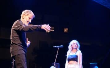 Μάγεψε το κοινό με “τα ωραιότερα τραγούδια” στο Φεστιβαλ Δήμου Αμαρουσίου ο Σταύρος Ξαρχάκος