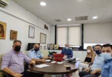 Επιπλέον φύλαξη γύρω από τα σχολικά κτίρια το βράδυ συμφώνησαν Νίκος Μπάμπαλος και διοικητές της τοπικής Αστυνομίας