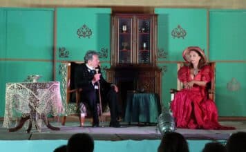 Η «κυρία Γουόρεν» και η Μαίρη Βιδάλη καθήλωσαν το κοινό στη Νέα Ιωνία