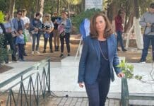 Η Αντιπεριφερειάρχης Λ. Κεφαλογιάννη κατέθεσε στεφάνι στο μνημείο Ηρώων στην πλατεία Αγ. Λουκά