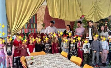 Κοντά στα παιδιά του Σικιαριδείου Ιδρύματος βρέθηκαν μαθητές/τριες του 15ου Δημοτικού Σχολείου και μέλη του Forum Νέων του Δήμου Αμαρουσίου