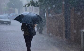 Με απόφαση του Περιφερειάρχη Αττικής και κατόπιν σχετικής διαβούλευσης με τους Δημάρχους της Αττικής, δεν θα λειτουργήσουν σήμερα σε όλη την Αττική, όλα τα εσπερινά και απογευματινά σχολεία όλων των βαθμίδων εκπαίδευσης για προληπτικούς λόγους, λόγω των έκτακτων καιρικών φαινομένων