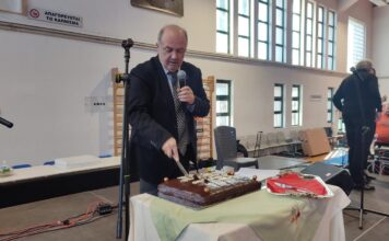 Ο Δήμος Διονύσου έκοψε σε εορταστική ατμόσφαιρα την Πρωτοχρονιάτικη πίτα για το 2023