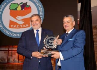 Τιμητική διάκριση στον Περιφερειάρχη Αττικής Γ. Πατούλη από την Παναττική Ομοσπονδία Πωλητών Λαϊκών Αγορών για την συμβολή του στον εκσυγχρονισμό των λαϊκών αγορών