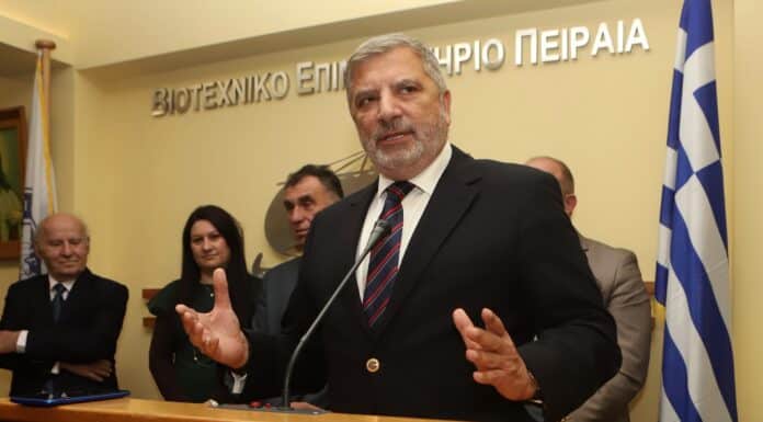 Στην κοπή της Πρωτοχρονιάτικης Πίτας του Βιοτεχνικού Επιμελητηρίου Πειραιά ο Περιφερειάρχης Αττικής Γ. Πατούλης