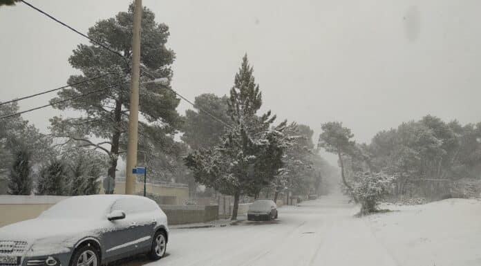 Σε εξέλιξη η κακοκαιρία “Μπάρμπαρα” στην Αττική- Νεό κύμα χιονόπτωσης από το απόγευμα