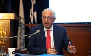 Στα μεγάλα ζητήματα της πόλης τοποθετήθηκε ο Δήμαρχος Αμαρουσίου Θ. Αμπατζόγλου στη συνέντευξη τύπου για την ανακοίνωση της υποψηφιότητας του στο Δημαρχιακό Αξίωμα