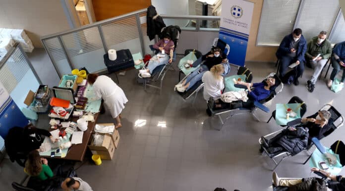 Συγκλονιστική η προσέλευση εργαζομένων και πολιτών στην έκτακτη αιμοδοσία της Περιφέρειας Αττικής για την κάλυψη των αναγκών των τραυματιών από την τραγωδία στα Τέμπη