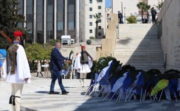 Στη μαθητική παρέλαση για τον εορτασμό της 25ης Μαρτίου ο Περιφερειάρχης Αττικής