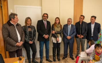 Παιχνίδια και λαμπάδες μοίρασαν στα παιδιά του Χαμόγελου του Παιδιού ο Δήμος Αμαρουσίου και το Επαγγελματικό Επιμελητήριο Αθηνών