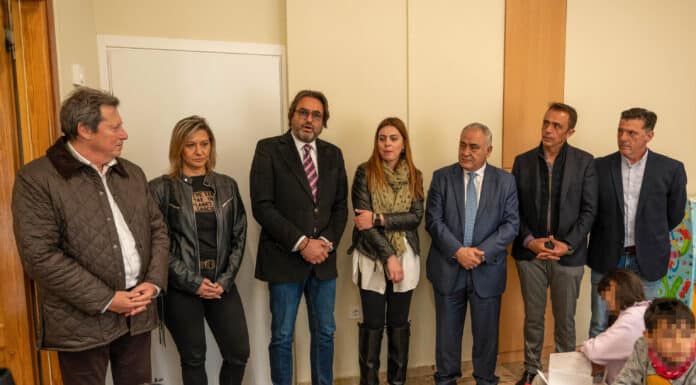 Παιχνίδια και λαμπάδες μοίρασαν στα παιδιά του Χαμόγελου του Παιδιού ο Δήμος Αμαρουσίου και το Επαγγελματικό Επιμελητήριο Αθηνών Παιχνίδια και λαμπάδες μοίρασαν στα παιδιά του Χαμόγελου του Παιδιού ο Δήμος Αμαρουσίου και το Επαγγελματικό Επιμελητήριο Αθηνών