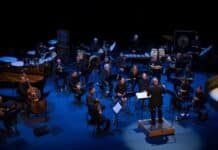 Μάγεψαν οι μουσικές του Νίκου Κυπουργού με τη Φιλαρμονική Ορχήστρα του Δήμου Χαλανδρίου, στην Εναλλακτική Σκηνή της Εθνικής Λυρικής Σκηνής