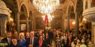 Στην Ιερά Ακολουθία της Αναστάσεως στον Ι.Ν. Κοιμήσεως Θεοτόκου παρέστη ο Δήμαρχος Αμαρουσίου Θεόδωρος Αμπατζόγλου