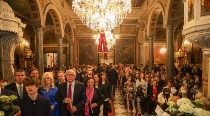 Στην Ιερά Ακολουθία της Αναστάσεως στον Ι.Ν. Κοιμήσεως Θεοτόκου παρέστη ο Δήμαρχος Αμαρουσίου Θεόδωρος Αμπατζόγλου