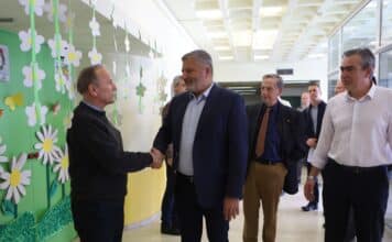 Με τα παιδιά και τους εργαζόμενους του Κέντρου Διημέρευσης και Ημερήσιας Φροντίδας στο Χατζηπατέρειο Κέντρο συναντήθηκε ο Περιφερειάρχης Αττικής