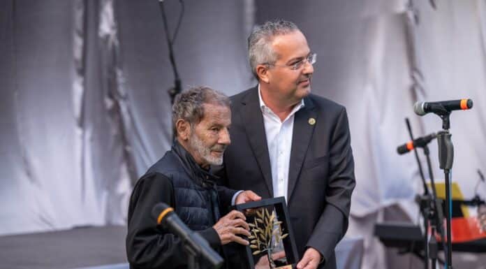 Εκδήλωση μετονομασίας του 6ου Δημοτικού́ Σχολείου Χολαργού σε «6ο Δημοτικό́ Σχολείο Χολαργού – Σταύρος Ξαρχάκος»