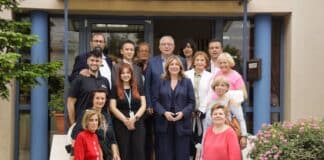 Ξεκίνησε ο Α΄ κύκλος δωρεάν μαθημάτων εκμάθησης ηλεκτρονικών εφαρμογών για τα μέλη των ΚΑΠΗ Αμαρουσίου, από την Samsung Electronics Hellas, μέσω του Προγράμματος «Καινοτομία σε κάθε ηλικία»