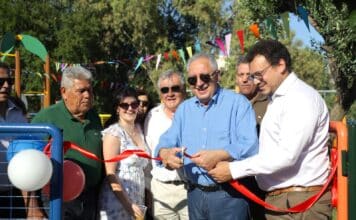 Ο Δήμαρχος Αμαρουσίου Θεόδωρος Αμπατζόγλου εγκαινίασε την ανακατασκευασμένη Παιδική Χαρά (Λακωνίας & Χαράς) στο Ψαλίδι