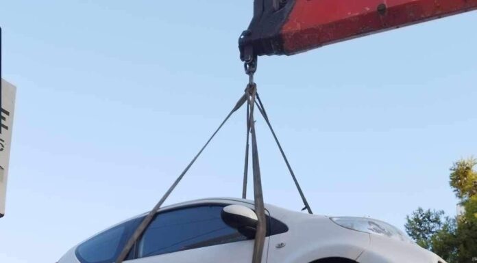 Συνεχίζεται η περισυλλογή εγκαταλελειμμένων οχημάτων από τον Δήμο Λυκόβρυσης- Πεύκης