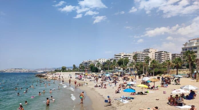 ΕΙΝΑΙ ΥΠΕΡ ΤΟΥ ΤΟΥΡΙΣΜΟΥ ΚΑΙ ΤΗΣ ΚΟΙΝΩΝΙΑΣ ΤΟ ΚΙΝΗΜΑ ΓΙΑ ΤΗΝ ΕΦΑΡΜΟΓΗ ΤΩΝ ΝΟΜΩΝ ΣΤΙΣ ΠΑΡΑΛΙΕΣ, άρθρο του Υποναυάρχου ε.α. Στέλιου Φενέκου