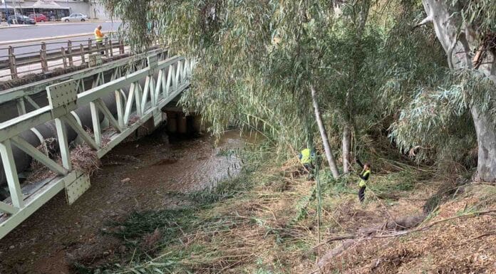 Οι αρμοδιότητες και οι ευθύνες της Αυτοδιοίκησης και της Κεντρικής Διοίκησης στα ζητήματα καθαρισμού ρεμάτων είναι ξεκάθαρες και προσδιορισμένες από τη νομοθεσία