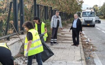 Τον καλλωπισμό της περίφραξης του Δάσους Συγγρού επί της Λ. Κηφισίας και τον καθαρισμό των πεζοδρομίων επιμελήθηκε η Υπηρεσία Καθαριότητας του Δήμου Αμαρουσίου