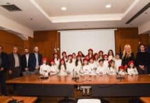 Παιδικές χορωδίες έψαλλαν τα Κάλαντα των Θεοφανίων στον Δήμαρχο Μάριο Ψυχάλη