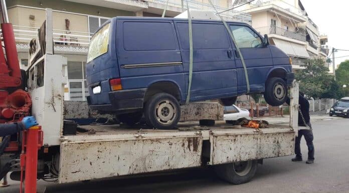 Νέα επιχείρηση απομάκρυνσης εγκαταλελειμμένων οχημάτων από τους δρόμους του Δήμου Ηρακλείου Αττικής
