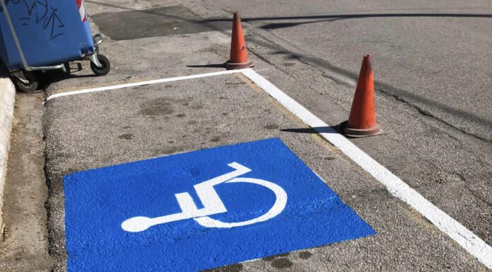 Τέσσερις θέσεις στάθμευσης ΑμεΑ χωροθετήθηκαν στον Δήμο Λυκόβρυσης – Πεύκης