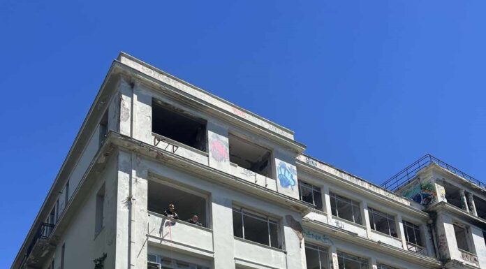 Άμεση κινητοποίηση και επέμβαση της Πολιτικής Προστασίας για φωτιά που ξέσπασε στο πρώην Νοσοκομείο Παπαδημητρίου