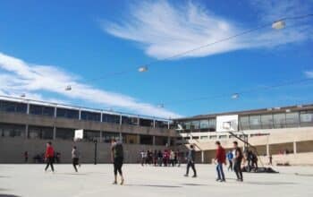 Έκτακτη είδηση- Τραυματίστηκε καθηγήτρια στο 6ο Γυμνάσιο Αμαρουσίου από κροτίδες