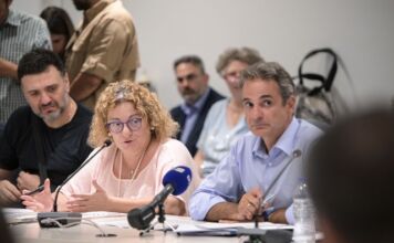 Αυτοψία Κ. Μητσοτάκη στα καμένα και ευρεία σύσκεψη στο Δημαρχείο Πεντέλης