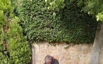 Ενισχύεται η ασφάλεια στις μετακινήσεις των πολιτών με τη συντήρηση πεζοδρομίων στην οδό Βεργίνας από συνεργείο του Δήμου Λυκόβρυσης – Πεύκης