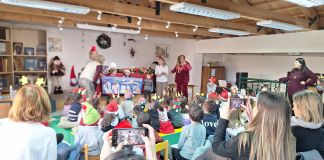 Παραμυθένια η χριστουγεννιάτικη Δημοτική Βιβλιοθήκη Λυκόβρυσης-Πεύκης