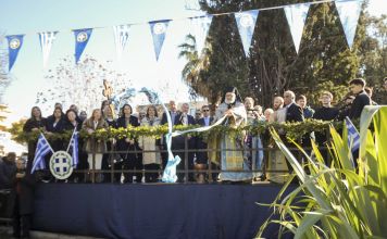 Με θρησκευτική ευλάβεια και κατάνυξη τιμήθηκε η εορτή των Θεοφανίων στο Μαρούσι – Ακολούθησε η κοπή της πρωτοχρονιάτικης πίτας του Συλλόγου Αθμονέων