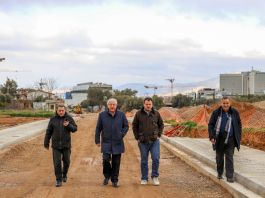 Αυτοψία του Δημάρχου Αμαρουσίου Θεόδωρου Αμπατζόγλου στο μεγάλο έργο διάνοιξης της οδού Χειμάρρας στο Σωρό