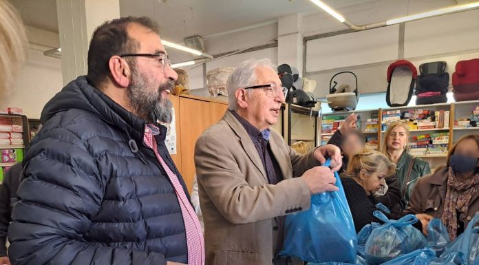 Στη δράση διανομής σαρακοστιανών εδεσμάτων σε ευπαθείς συμπολίτες συμμετείχε ο Δήμαρχος Αμαρουσίου Θ. Αμπατζόγλου