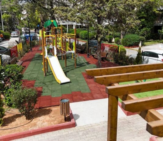 Παραδόθηκε πλήρως ανακατασκευασμένη η Παιδική Χαρά επί των οδών Αγ. Ελεούσης και Σοφοκλέους στα Ανάβρυτα