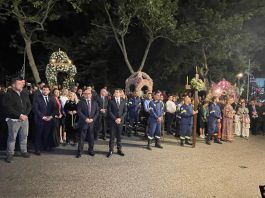 Περιφορά και συνάντηση Επιταφίων στην Πλατεία Πλατάνου Κηφισιάς