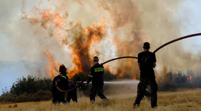 Φωτιά σε οικόπεδο επί της Σισμανογλείου στο Μαρούσι